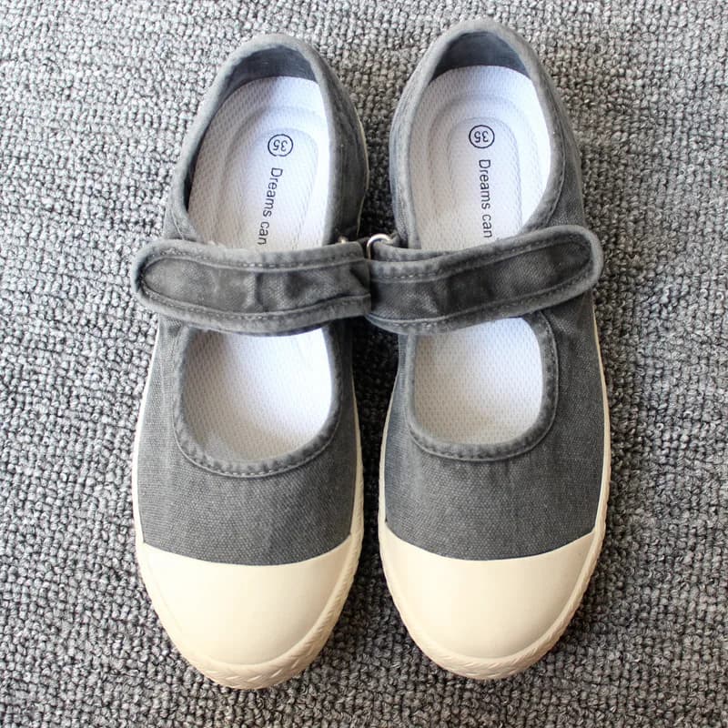 Sapatos de lona femininos cinza e branco com tira de velcro e sola branca