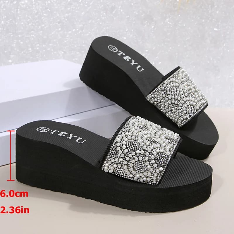 Sandálias mule feminina preta com pérolas e cristais, sola de 6cm em cunha antiderrapante
