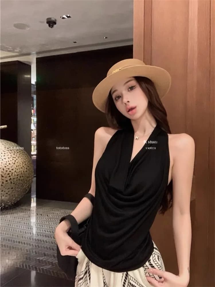 Colete Feminino Preto Slim Fit com Alça Halter, Design Moderno que Afina a Silhueta, Estilo Coreano Casual, Algodão Puro