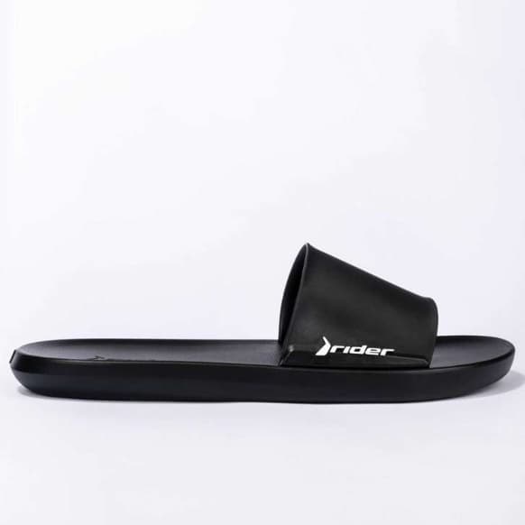 Chinelo masculino preto Rider com tira larga e logo branco.