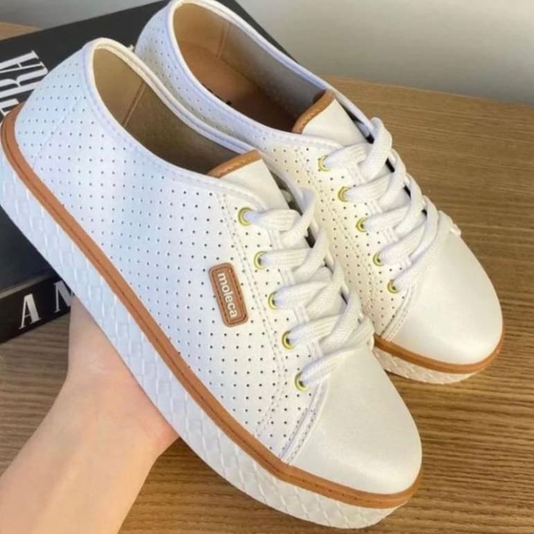 Tênis feminino branco com micro furinhos, Moleca, confortável, direto da fábrica