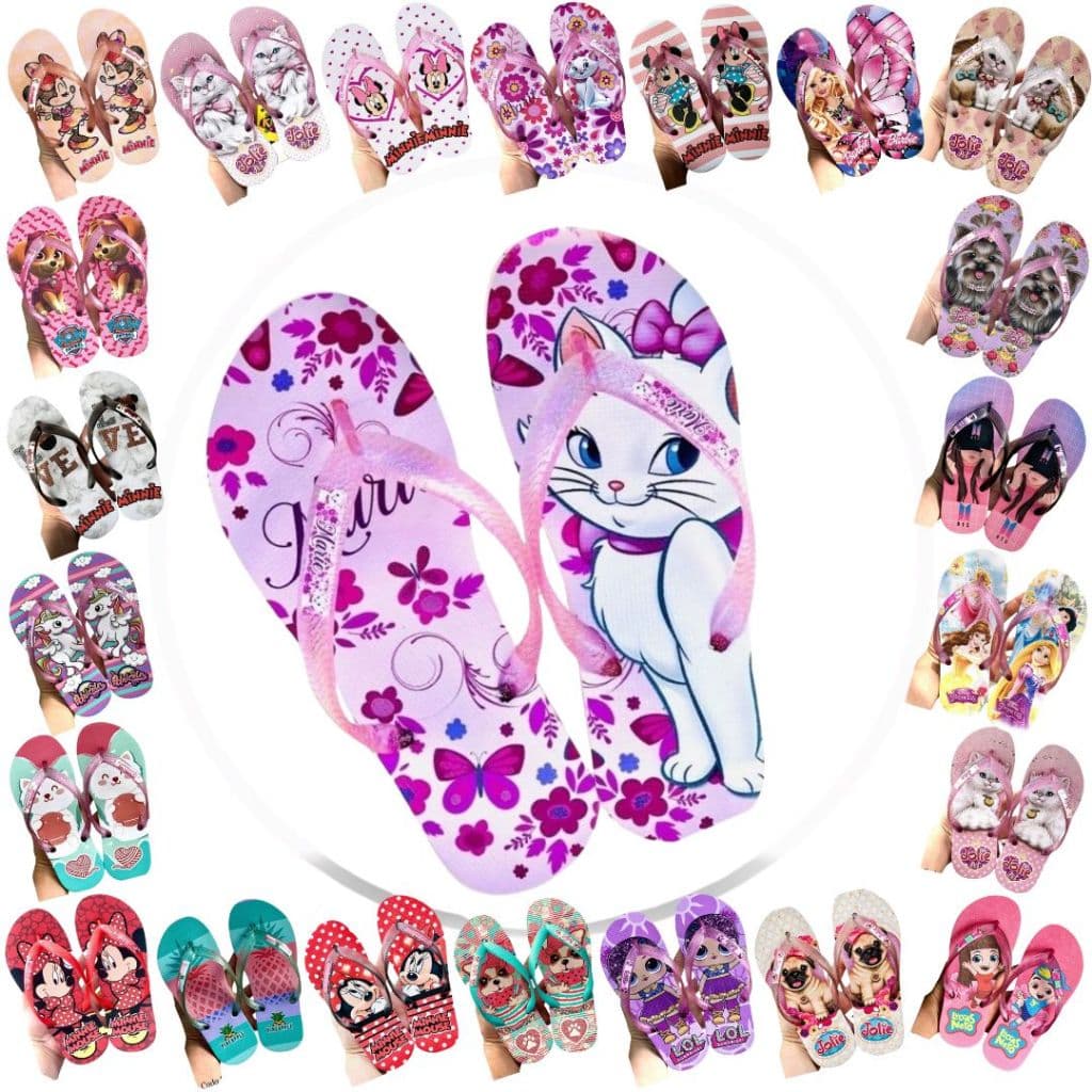 Sandália infantil com design de Minnie Mouse, flores e corações, fundo branco
