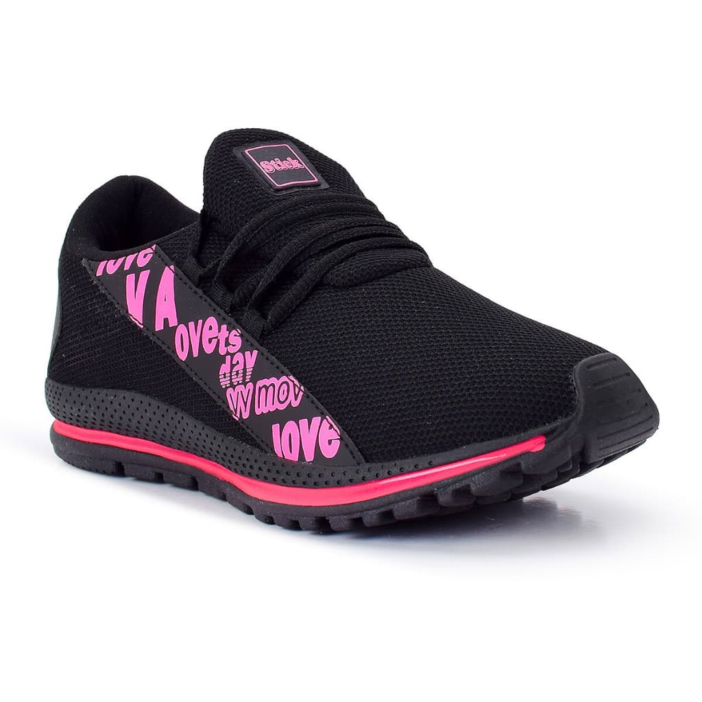 Tênis esportivo feminino preto com detalhes rosa, texto motivacional lateral, logo Stick