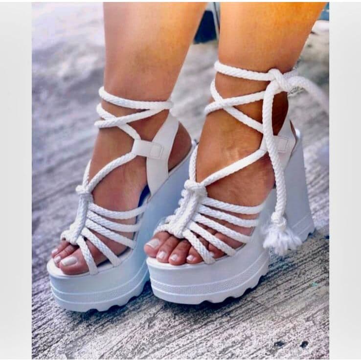 Sandália Branca/Preta/Branca Brilho Salto Alto 12 CM Envio Imediato Forma Pequena Super Confortável