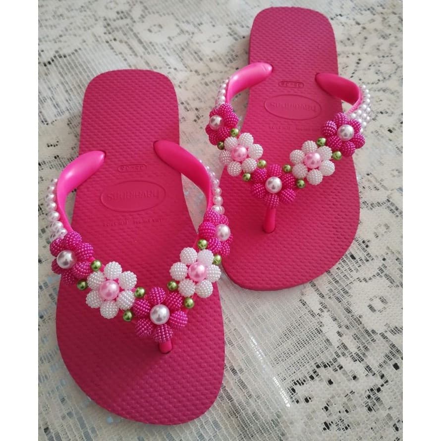 Sandálias femininas rosa pink com pérolas e flores bordadas