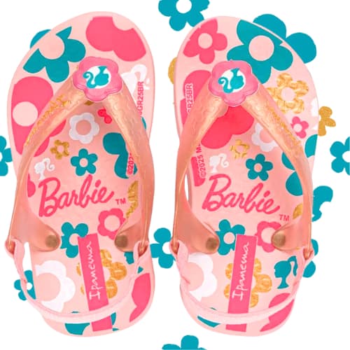 Chinelo infantil rosa com estampa de flores multicoloridas e nome 'Barbie', Ipanema