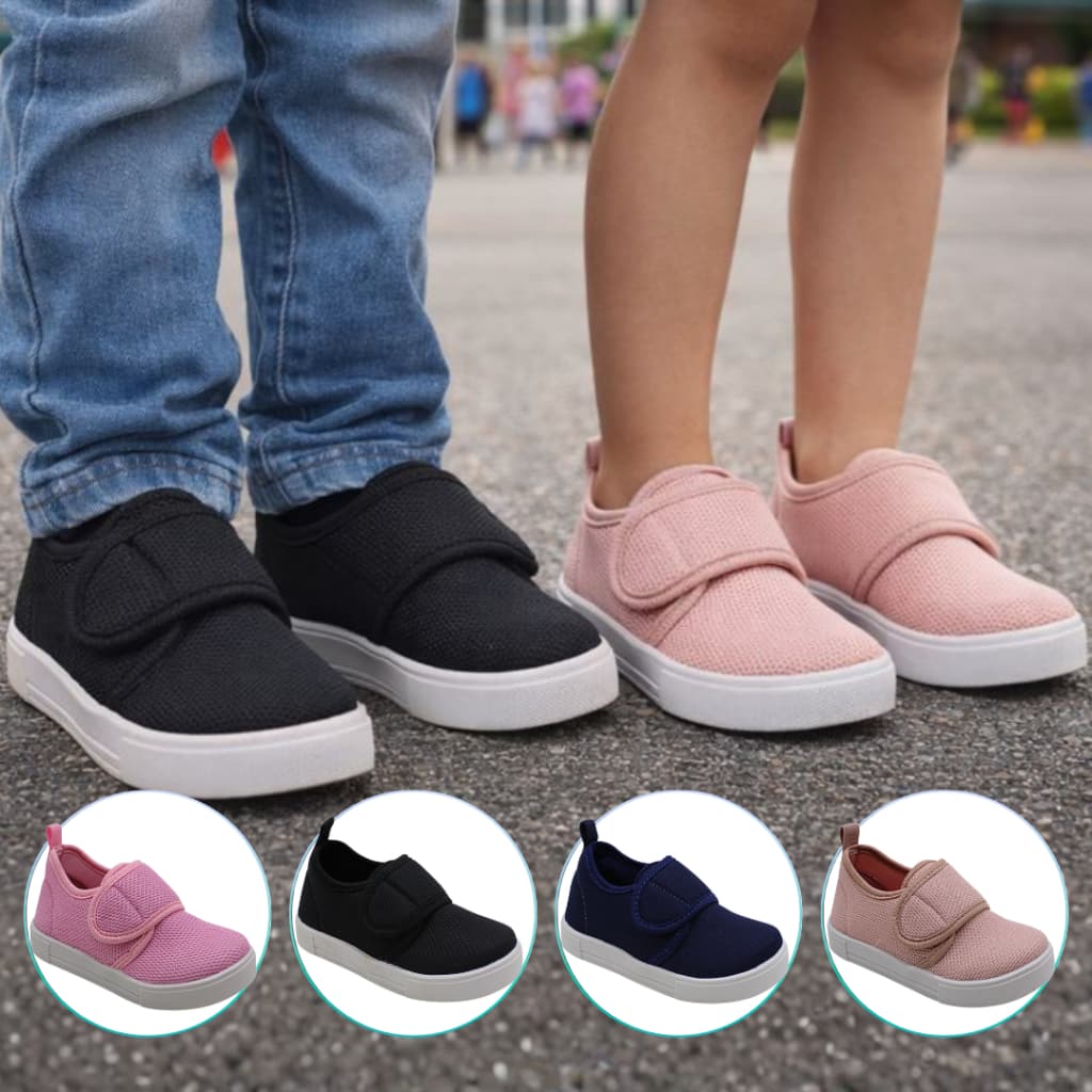 Tênis infantil casual preto e rosa com sola branca e velcro
