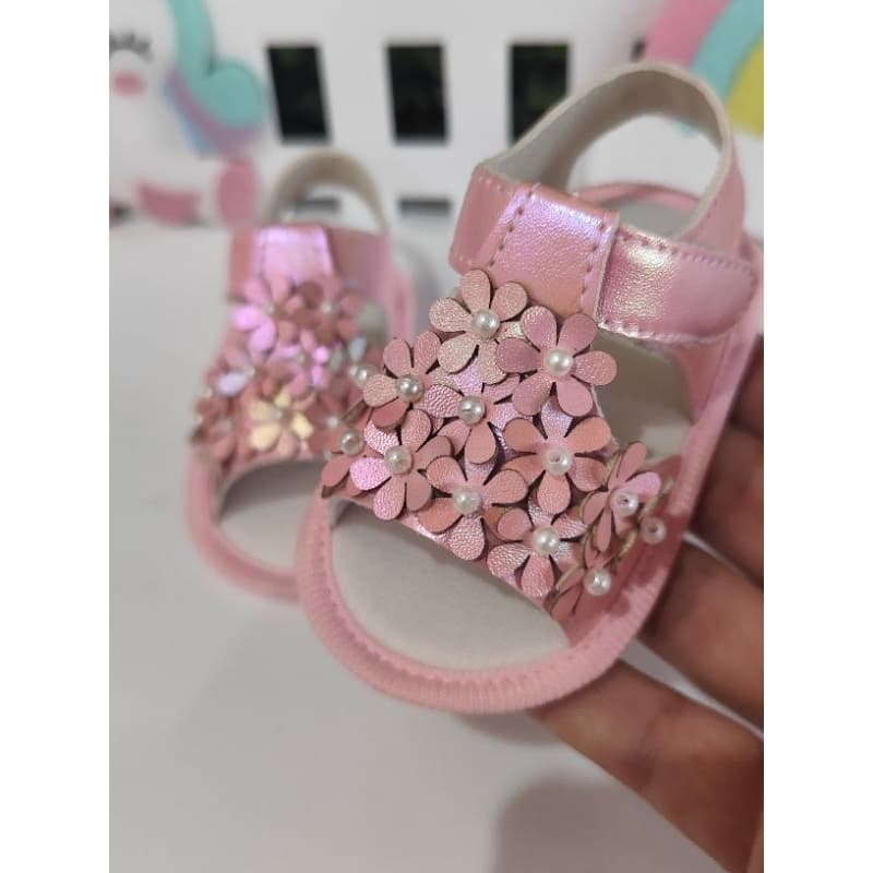 Sandália Bebê Feminina Rosa com Flores e Pérolas | Sandália Infantil Antiderrapante Confortável Festa Batizado Menina