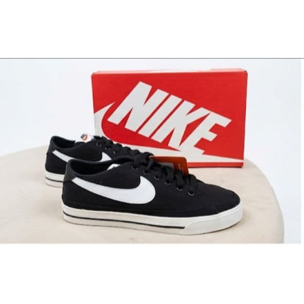 Tênis Nike Court Legacy Canvas CNVS feminino em lona, preto com detalhes em branco