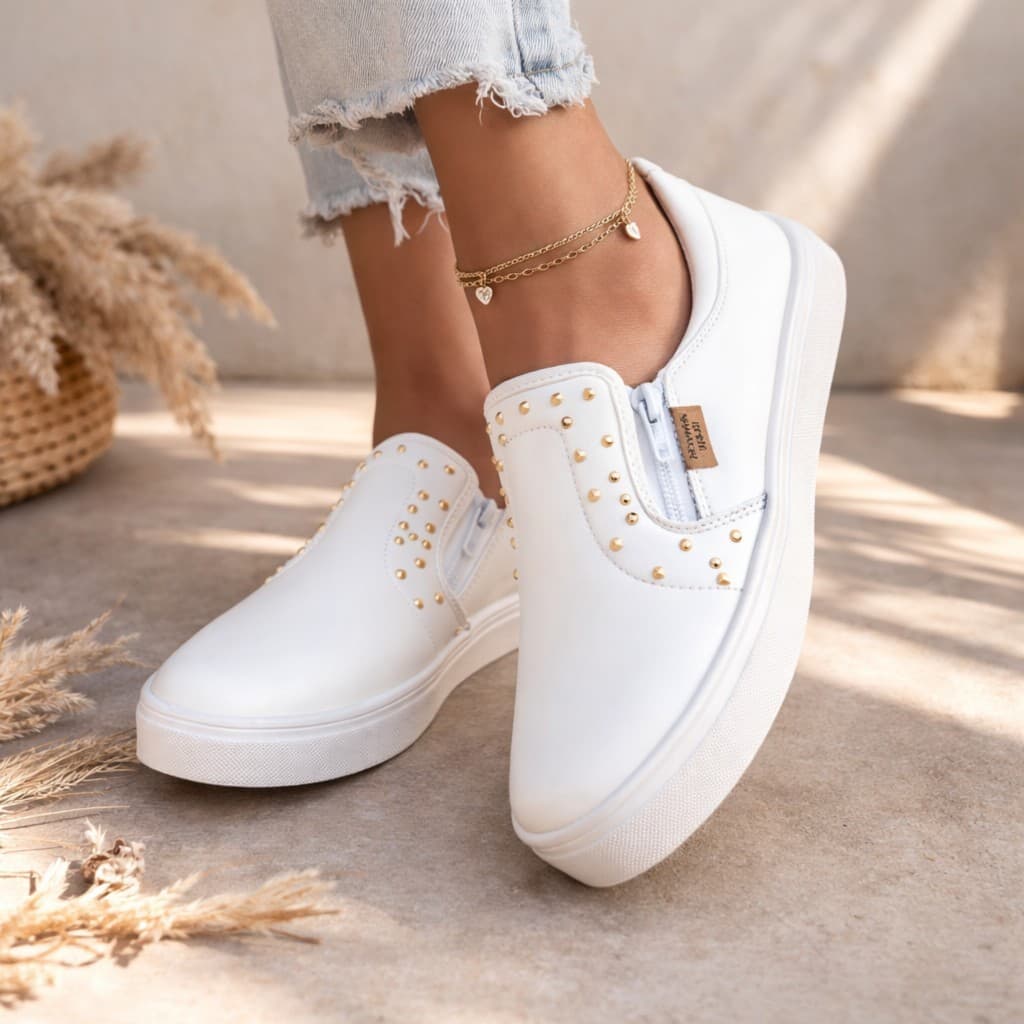 Tênis feminino casual branco com zíper e detalhes dourados
