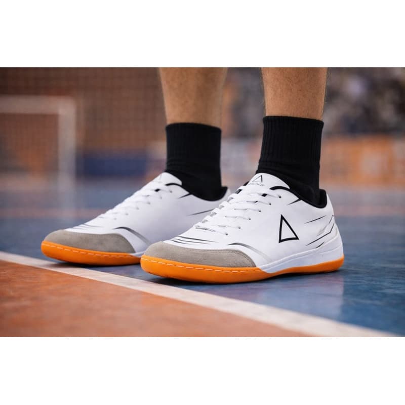 Chuteira futsal branca unissex ideal para jogar futsal,escola,costurada e de ótima qualidade.