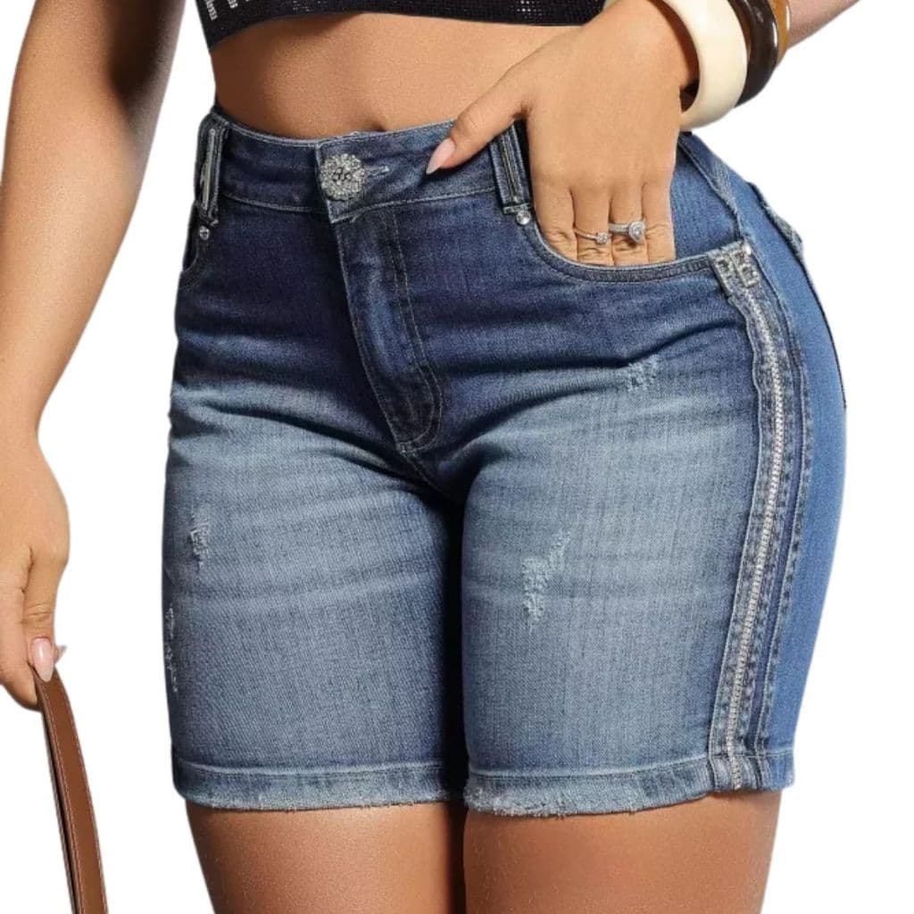 Bermuda jeans Meia Coxa com Estilo Destroyed e Elástico Personalizado Pit Bull Jeans, short feminino meia coxa pit bull.