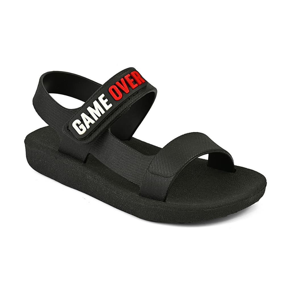 Sandália infantil masculina com tiras pretas e frase GAME OVER em vermelho e branco