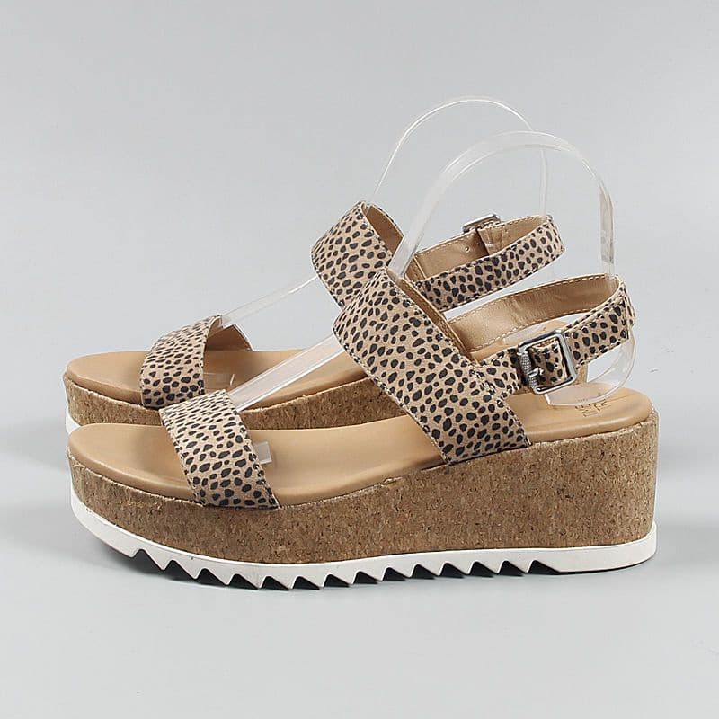 2023 Summer High Heel Fashion Leopard Print Flat Strap Plataforma de cinta plana Plataforma de água com anel de cunha espessa Plataforma de água com sandálias romanas Mulheres