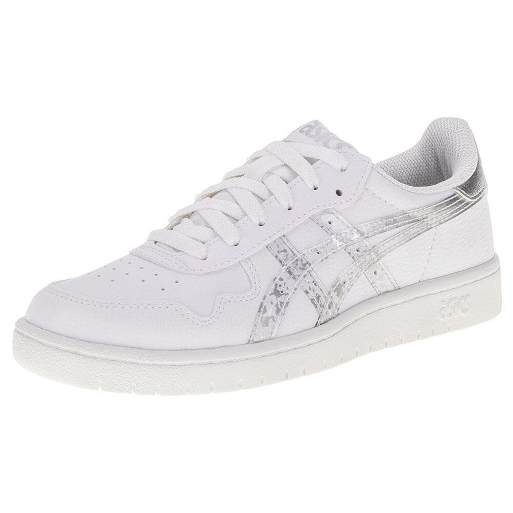 Tênis feminino branco e prata Asics, detalhes laterais prateados, ângulo frontal, fundo branco