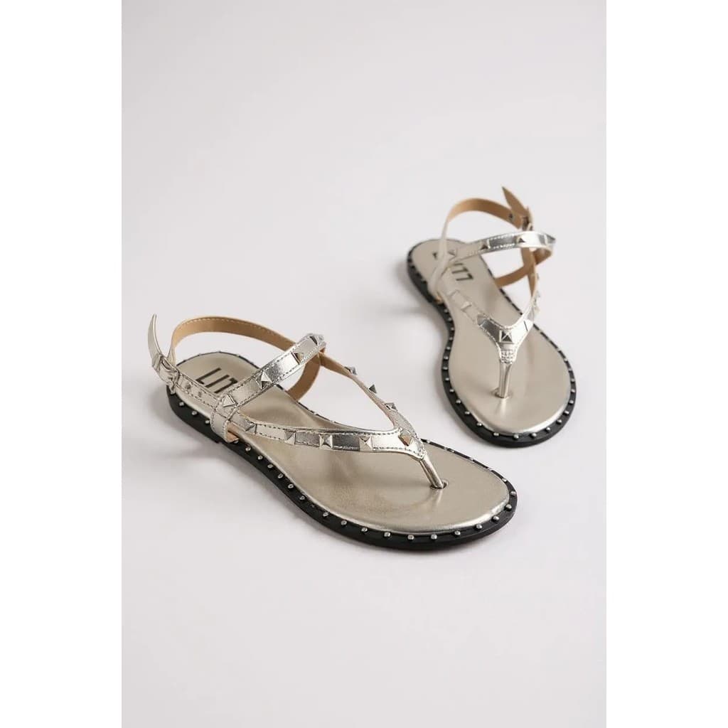 Sandália Feminina Littz Rasteira Tira Com Spikes E Fivela Prata Esp/Prata