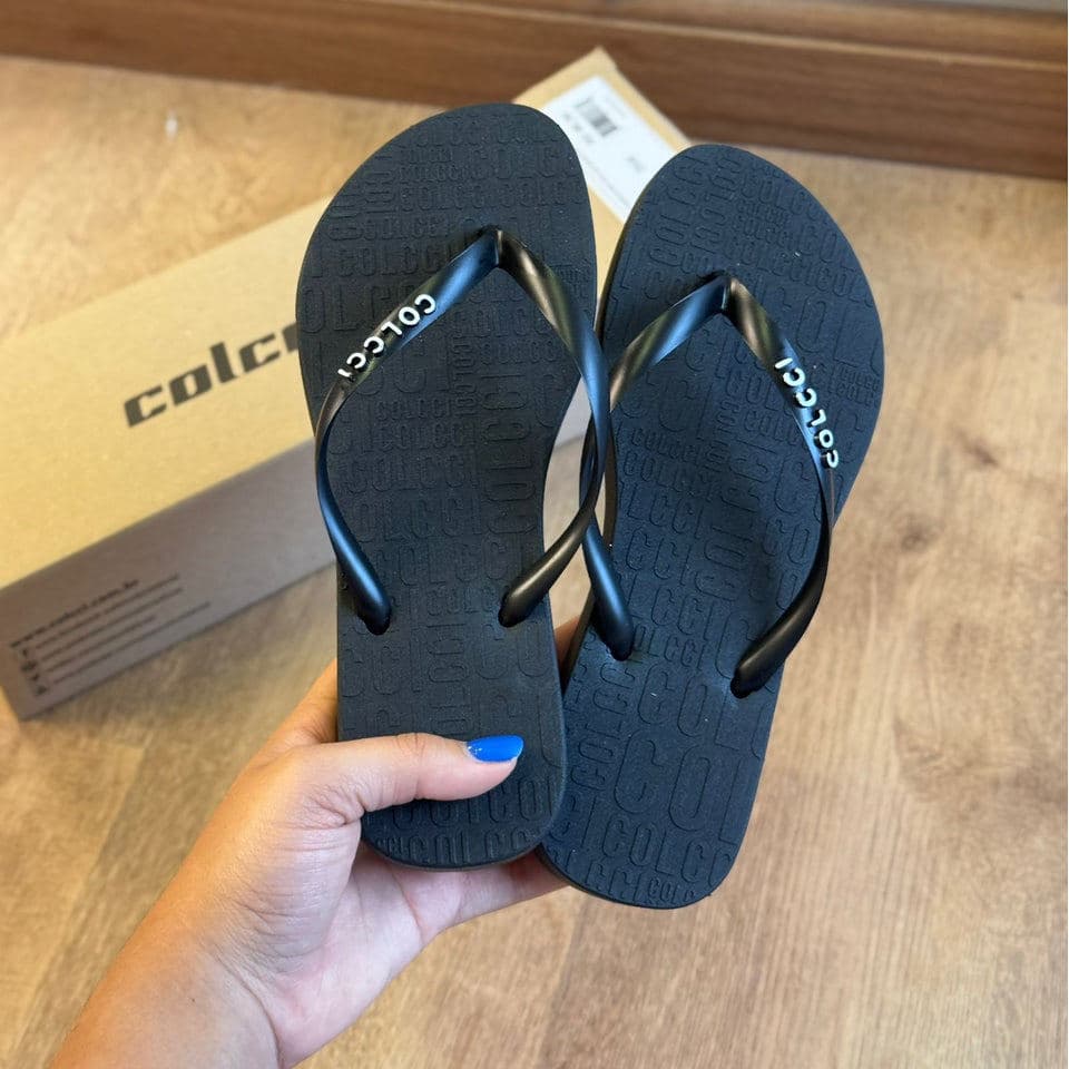 Chinelo Colcci Rio Com Detalhe Logo 158.01.00901 preto