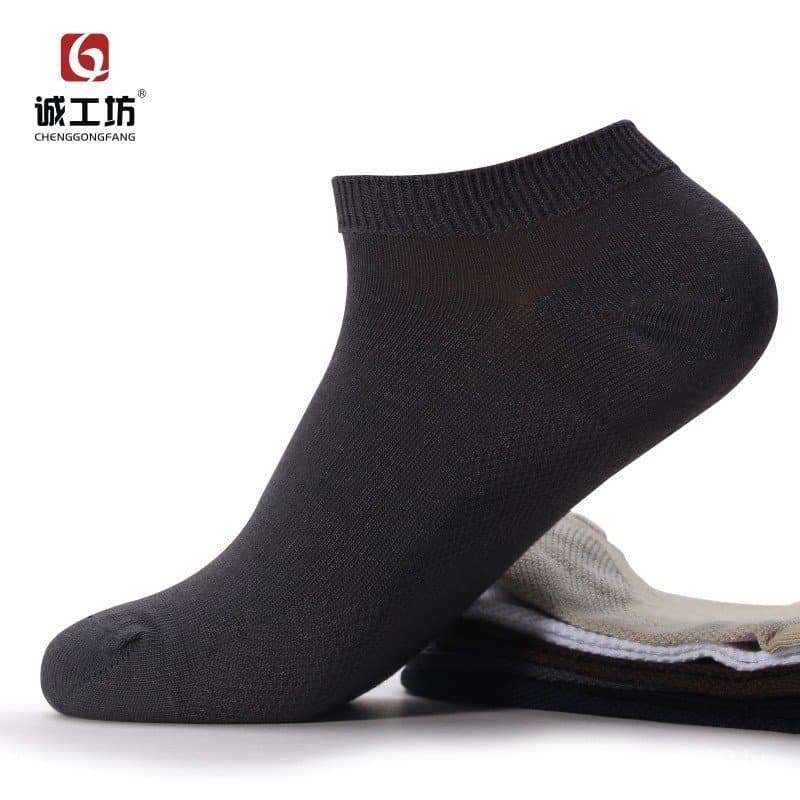 Novas meias masculinas de fibra de bambu, meias curtas invisíveis e finas para o verão, meias tipo sapatilha, resistente