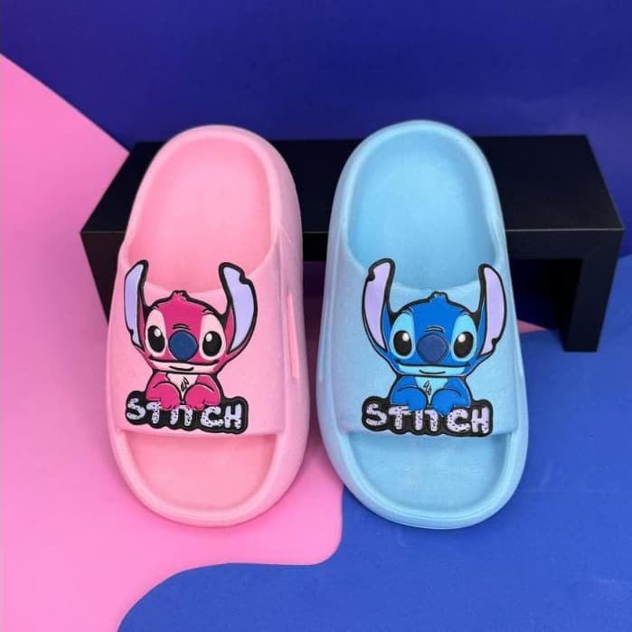 Sandálias infantis Lilo & Stitch com estampas coloridas