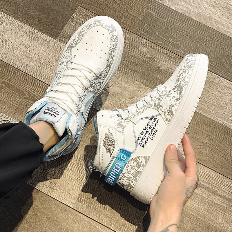 Sapatos masculinos de alta qualidade 2026 verão novo estilo Casual All-Match Mid-top pequeno tênis branco estudantes do 