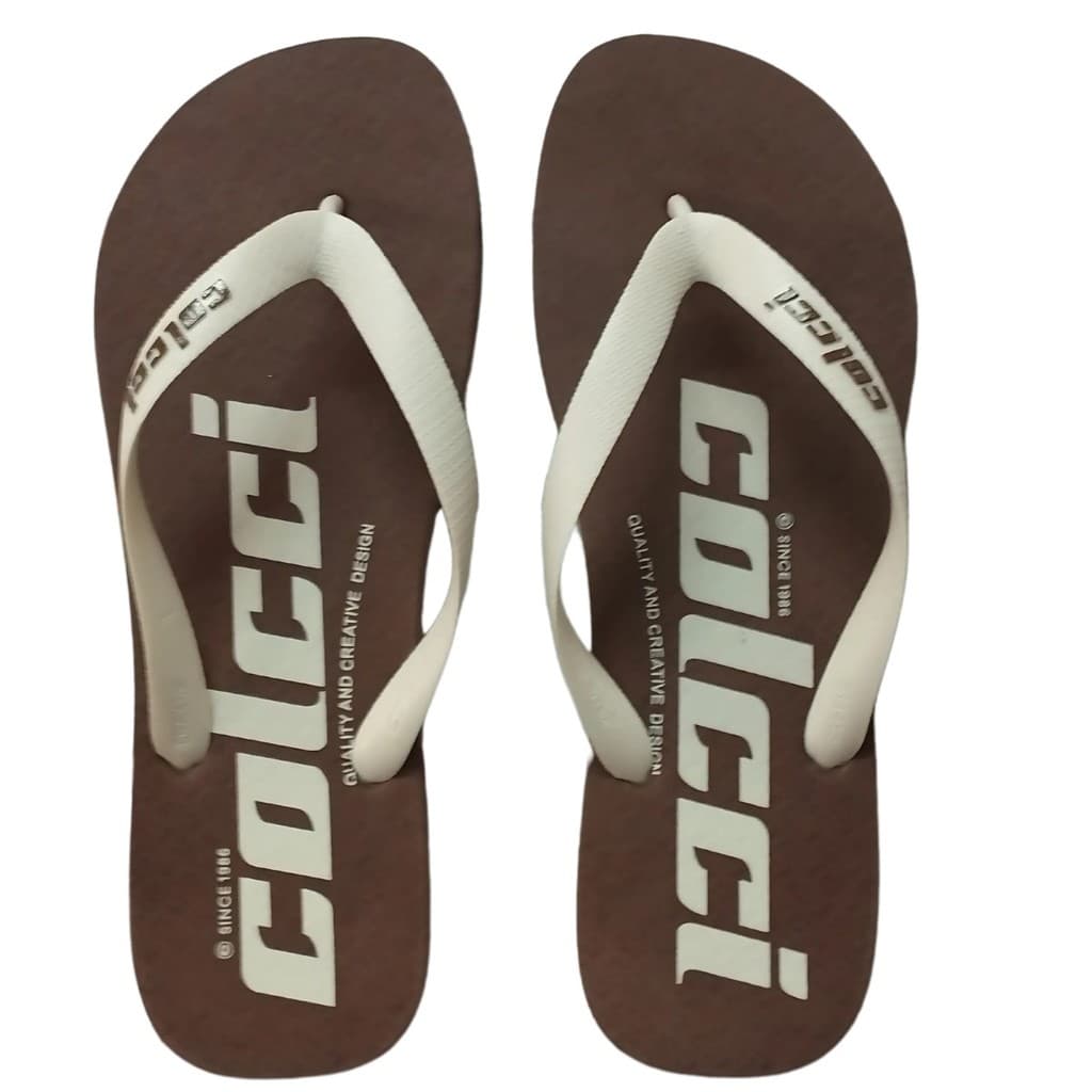 Chinelos Colcci Masculino Creative, design minimalista, marrom com detalhes brancos, texto COLCCI impresso.