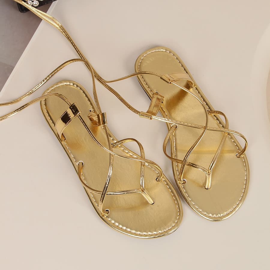 Sandálias rasteiras femininas elegantes com tiras cruzadas metálicas, sandálias rasteiras com tira entre os dedos para u
