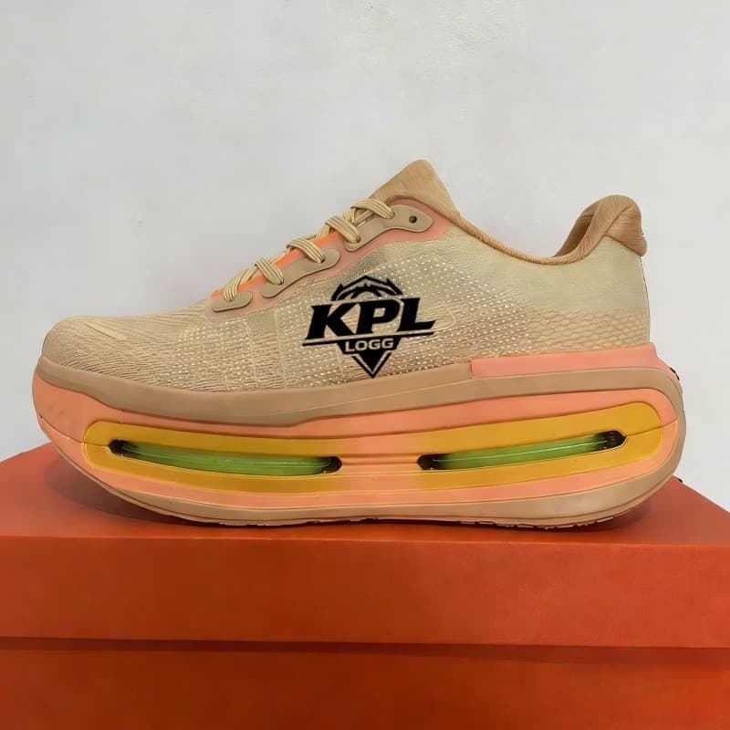 Tênis de corrida KPL LOGG bege com sola multicamadas e faixa verde fluorescente
