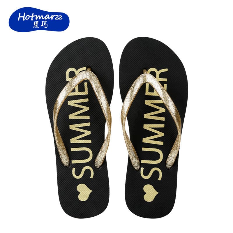 Chinelos antiderrapantes femininos pretos com texto 'SUMMER' e coração dourado