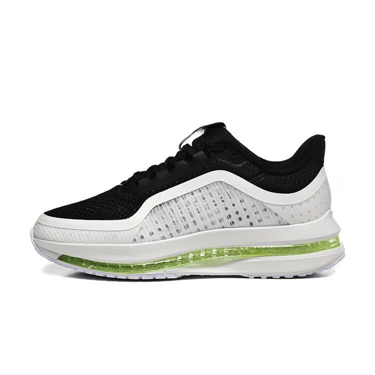 Tênis esportivo de cano baixo preto e branco com sola verde fluorescente