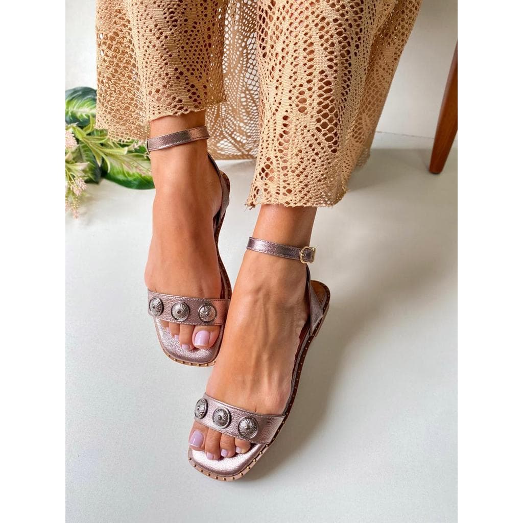 Sandália Feminina Prata Ônix Rasteira Couro Legítimo Com Detalhe Sandália Flat Luxo Marca Nilza Camargos Modelo Malu