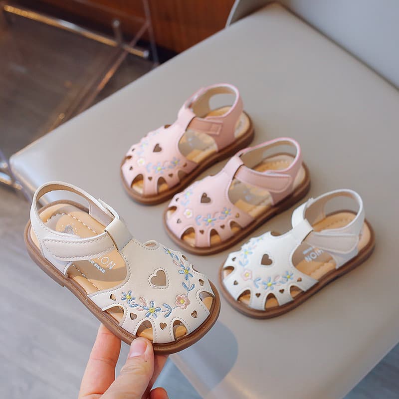 Sandálias Meninas 2026 Novo Estilo Sandálias de Solo Macio Sandálias Meninas Princesa Sapatos