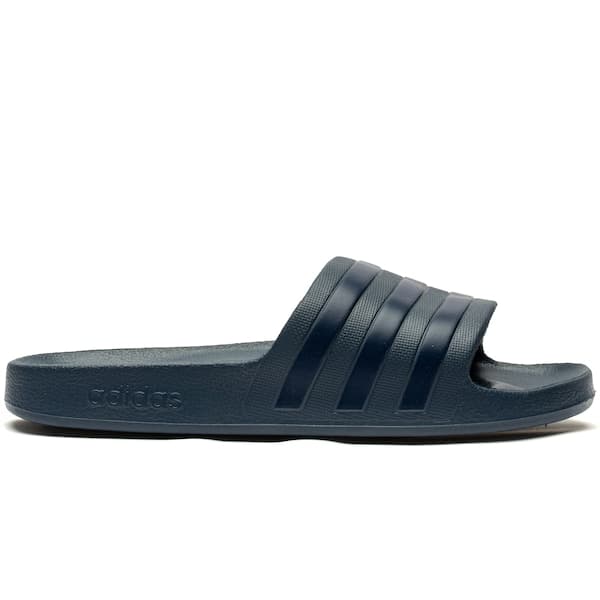 Adidas Adilette Aqua Slipper azul marinho, material sintético, estilo minimalista.