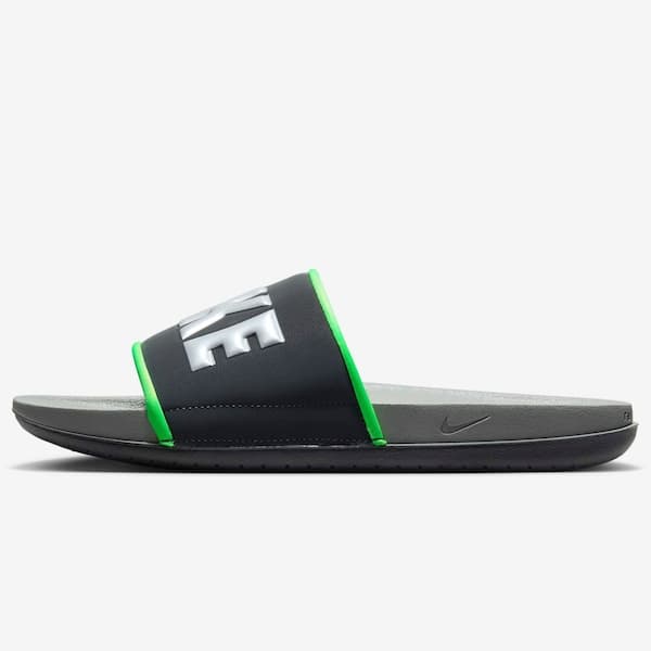 Chinelo Nike Offcourt Slide Masculino, preto e verde, com logo branco.