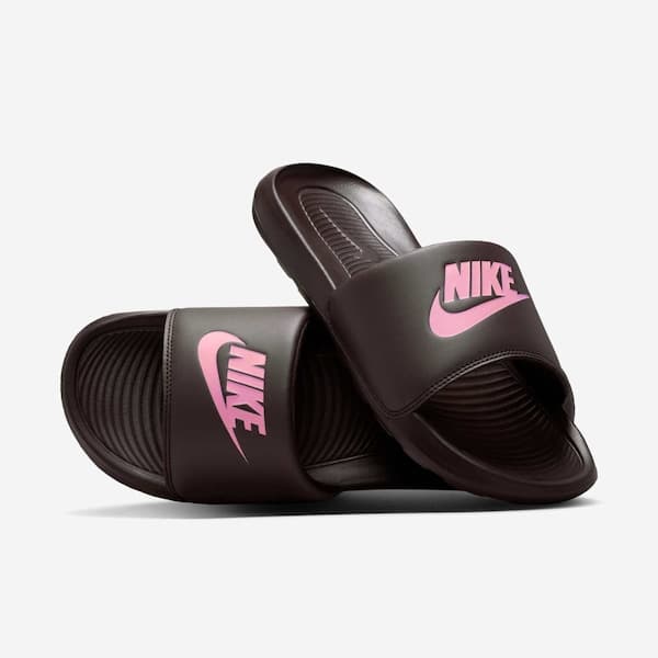 Chinelo Nike Victori One Slide Feminino Marrom e Rosa com Logo Nike