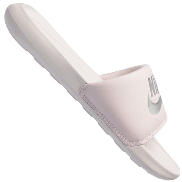 Chinelo Nike Victori One feminino branco com logo cinza