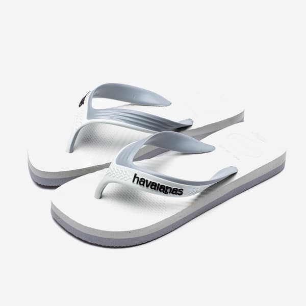 Par de Havaianas Dual Adulto branco com sola cinza e logo preto.