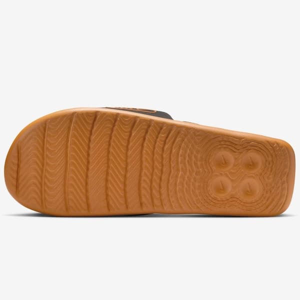 Detalhe da sola laranja e texturizada da sandália Nike Air Max Cirro Slide para adulto.