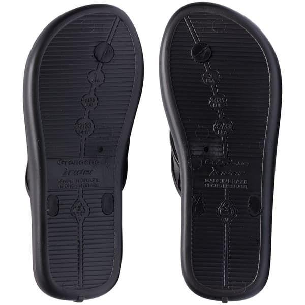 Solado do chinelo infantil Grendene Rider Street Ole Futebol, preto com detalhes em branco.