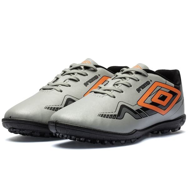 Chuteira Society Prisma + Umbro - Infantil, cinza e laranja com detalhes geométricos, logo Umbro