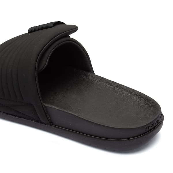 Detalhe da abertura da Nike Offcourt Adjust Slide Adulto em preto, mostrando o interior.