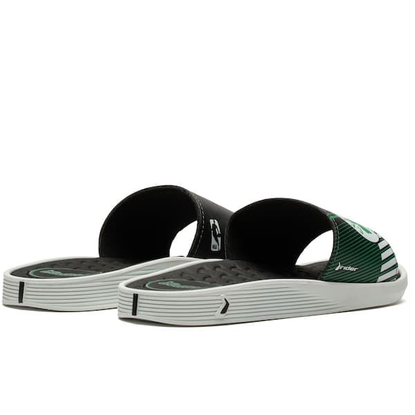 Grendene Rider Pump II NBA Slide Boston Celtics, preto e verde, com logo NBA.