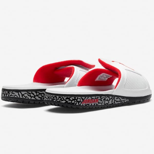 Jordan Hydro III Retro Slide Sandal branca e vermelha com sola preta e logotipo Jordan.