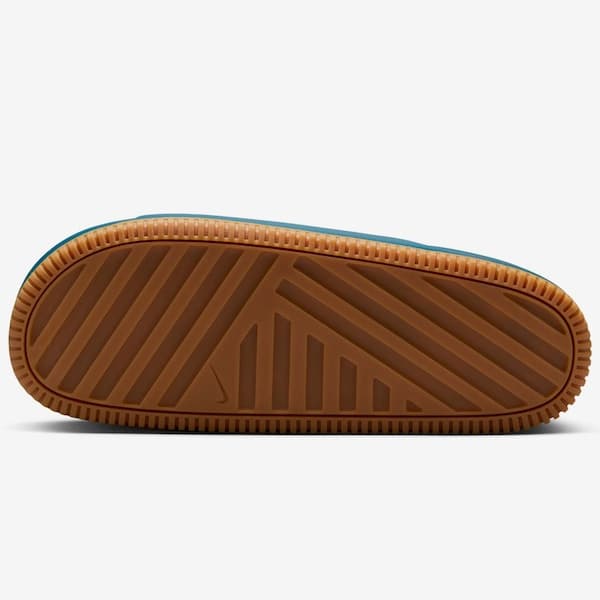 Detalhe da sola marrom da sandália de dedo ciano texturizada Nike Calm Essential