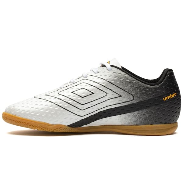 Chuteira Futsal Infantil Umbro Warskin, branco, preto e amarelo, com logo Umbro e Warskin.