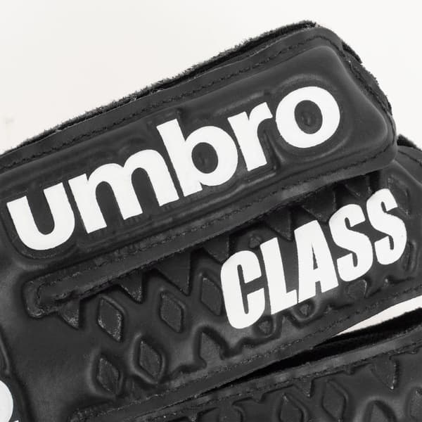 Luvas de Goleiro Umbro Class Adulto
