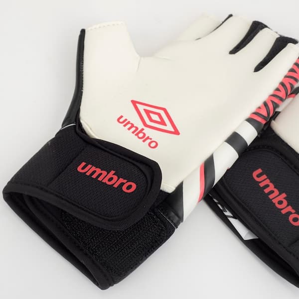 Luvas de Goleiro Umbro Defense Futsal Juvenil