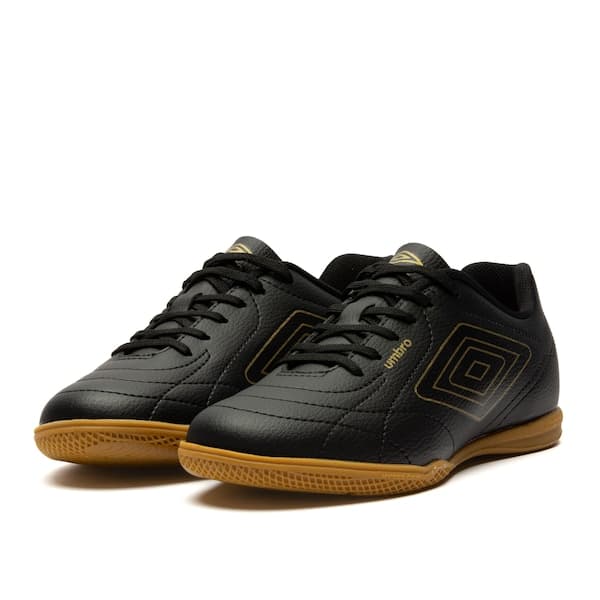 Chuteira Futsal Adulto Umbro Class Footballer preta com detalhes dourados