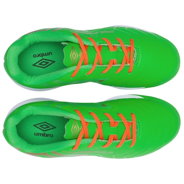 Par de chuteiras futsal infantil Umbro Pro 5 Bump, verde neon, com visores.