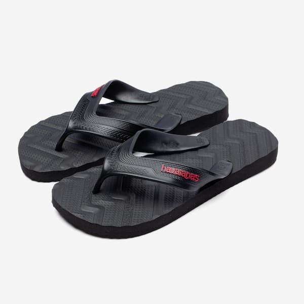 Chinelo Havaianas Track Waves Masculino em borracha preta com logo vermelho, vista frontal.