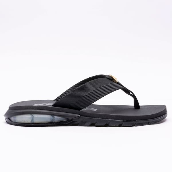 Chinelo Kenner Orak Adulto preto com logotipo Kenner em branco e emblema em dourado